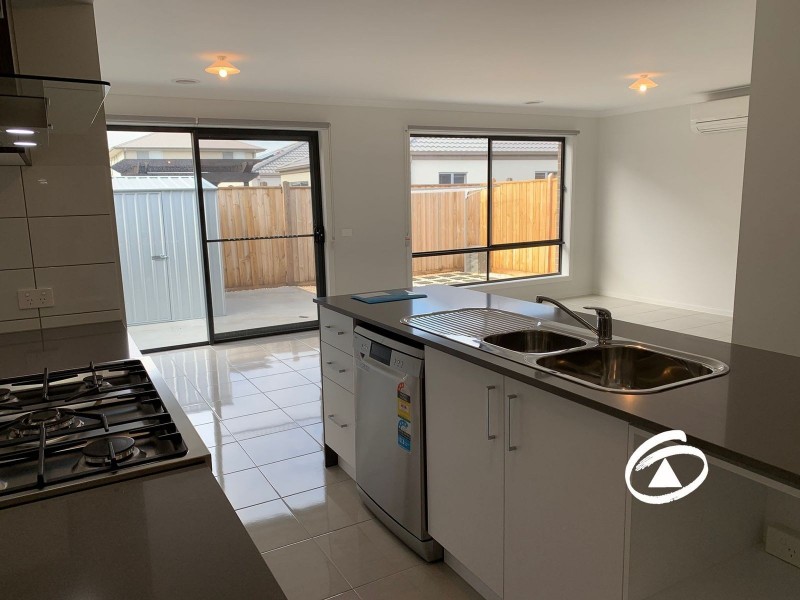 45 Troups Creek Promenade, Narre Warren VIC 3805