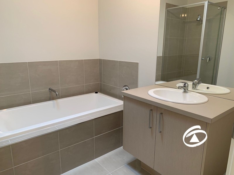 45 Troups Creek Promenade, Narre Warren VIC 3805