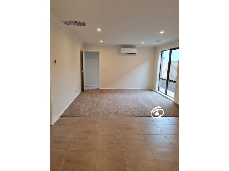 70 Kaduna Drive, Officer South VIC 3809