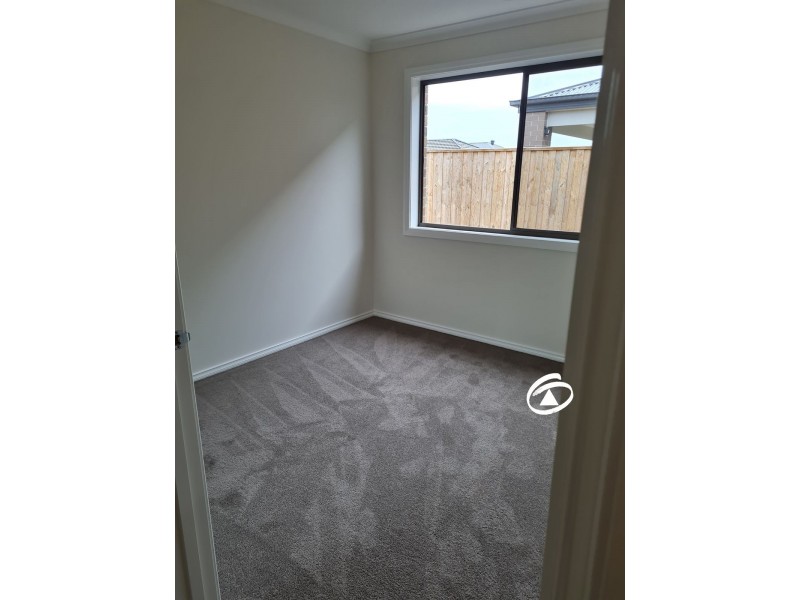 70 Kaduna Drive, Officer South VIC 3809