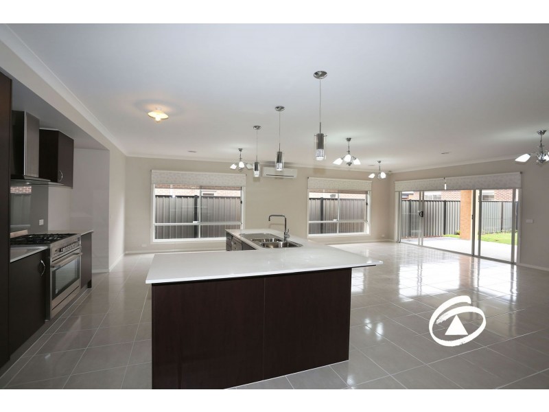 5 Featherbrook Circuit, Cranbourne North VIC 3977