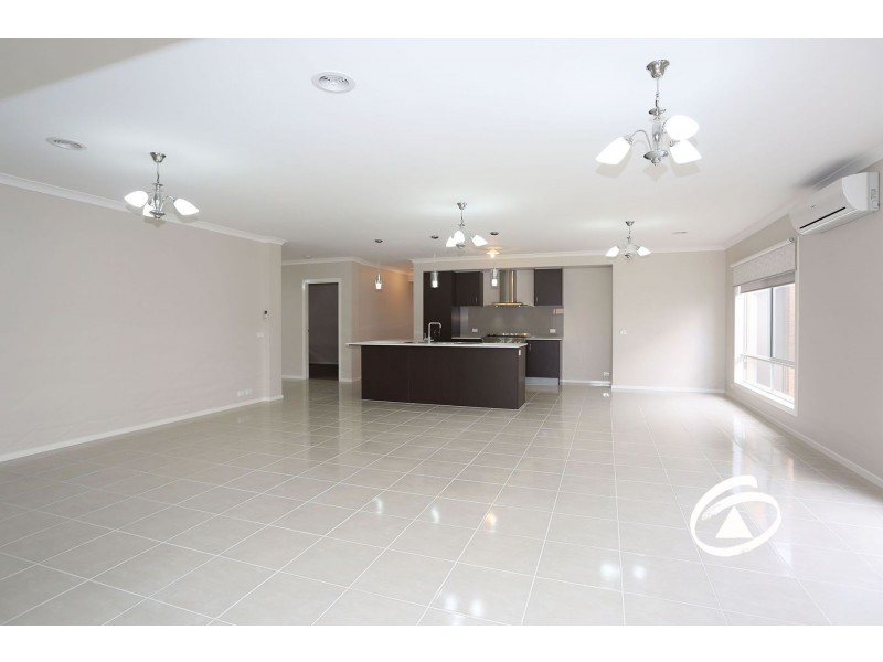 5 Featherbrook Circuit, Cranbourne North VIC 3977