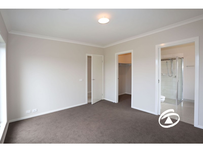 5 Featherbrook Circuit, Cranbourne North VIC 3977