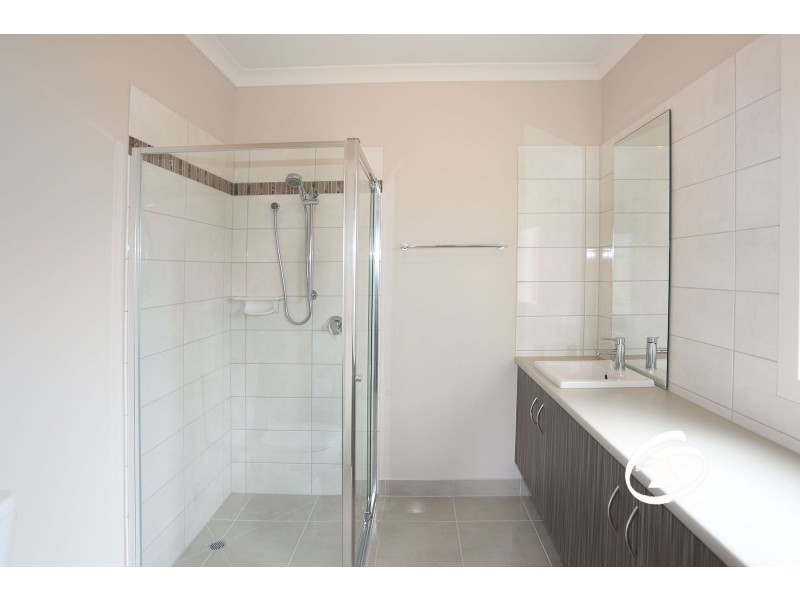 5 Featherbrook Circuit, Cranbourne North VIC 3977