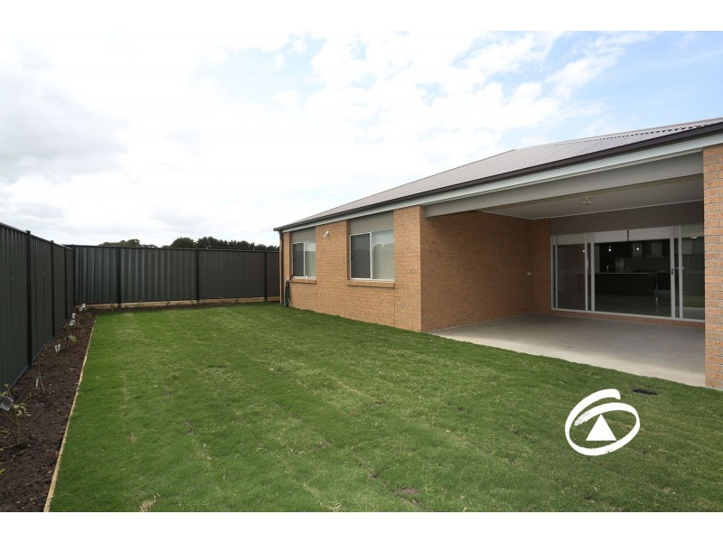 5 Featherbrook Circuit, Cranbourne North VIC 3977