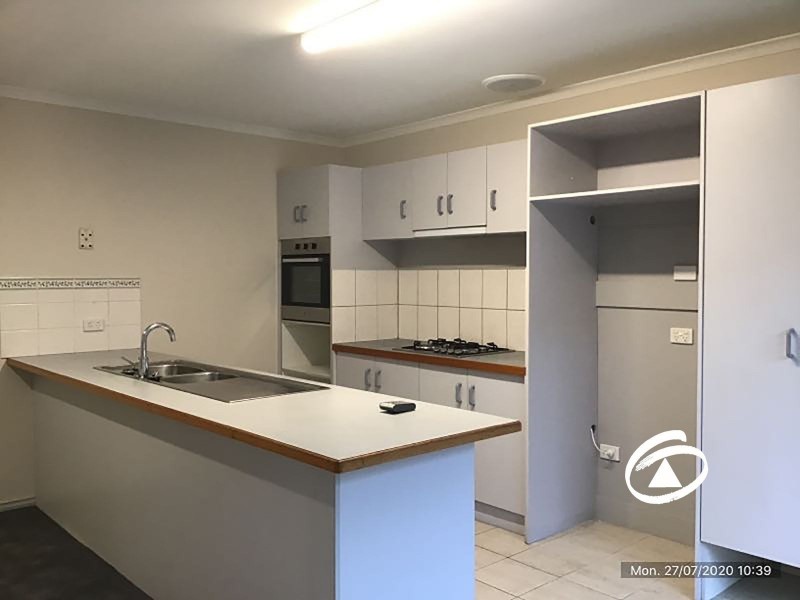 8 Mirrabook Court, Berwick VIC 3806