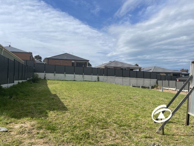 18 Balaton Drive, Pakenham VIC 3810
