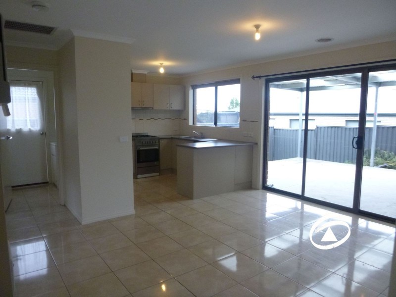 1 Doonie Way, Pakenham VIC 3810