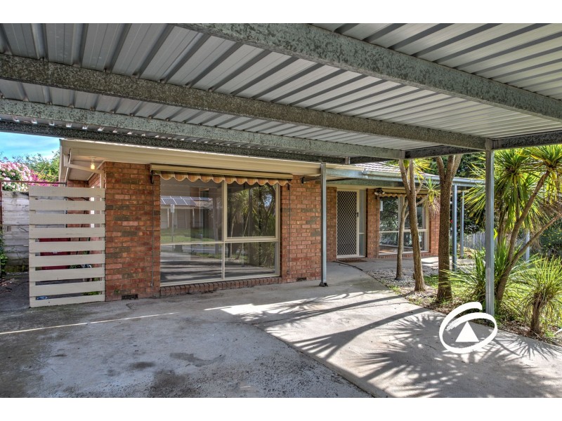 42 Michelle Drive, Hampton Park VIC 3976