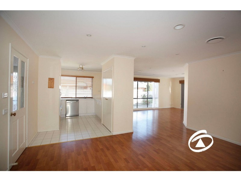 14 Hamilton Drive, Cranbourne North VIC 3977