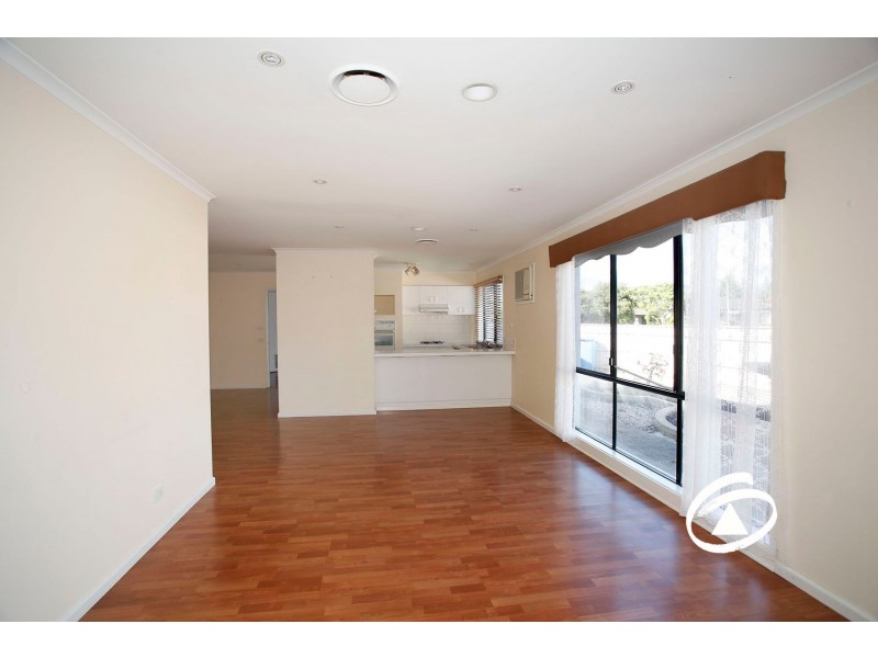 14 Hamilton Drive, Cranbourne North VIC 3977