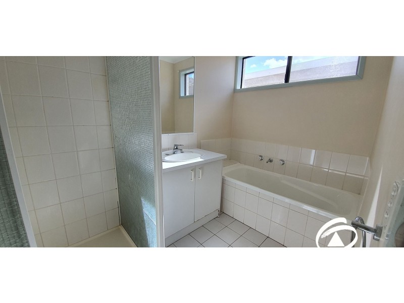 14 Hamilton Drive, Cranbourne North VIC 3977