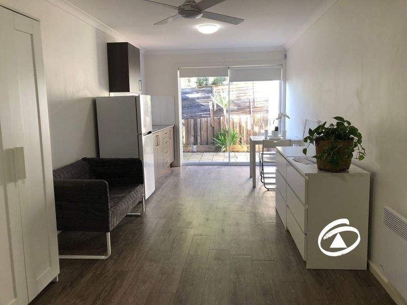 2/4 Cranbourne Drive, Cranbourne VIC 3977