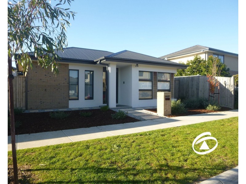 15 Newark Place, Officer VIC 3809