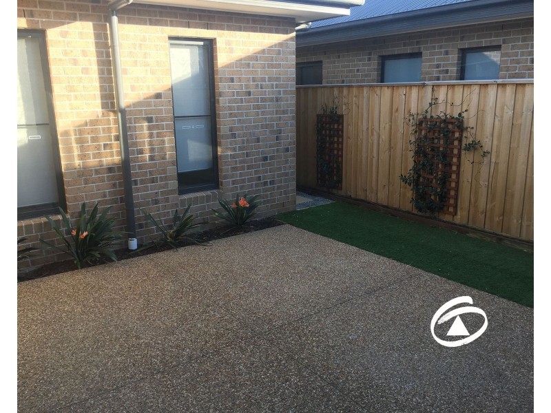 15 Newark Place, Officer VIC 3809