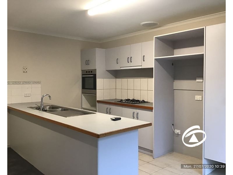 8 Mirrabook Court, Berwick VIC 3806