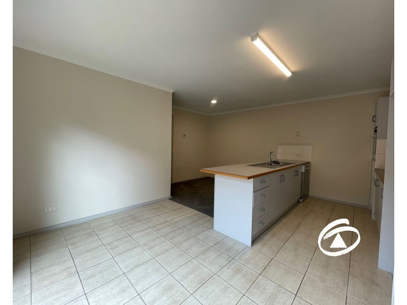 8 Mirrabook Court, Berwick VIC 3806
