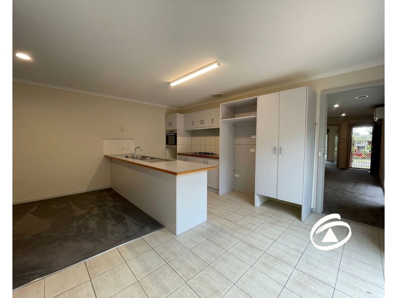 8 Mirrabook Court, Berwick VIC 3806