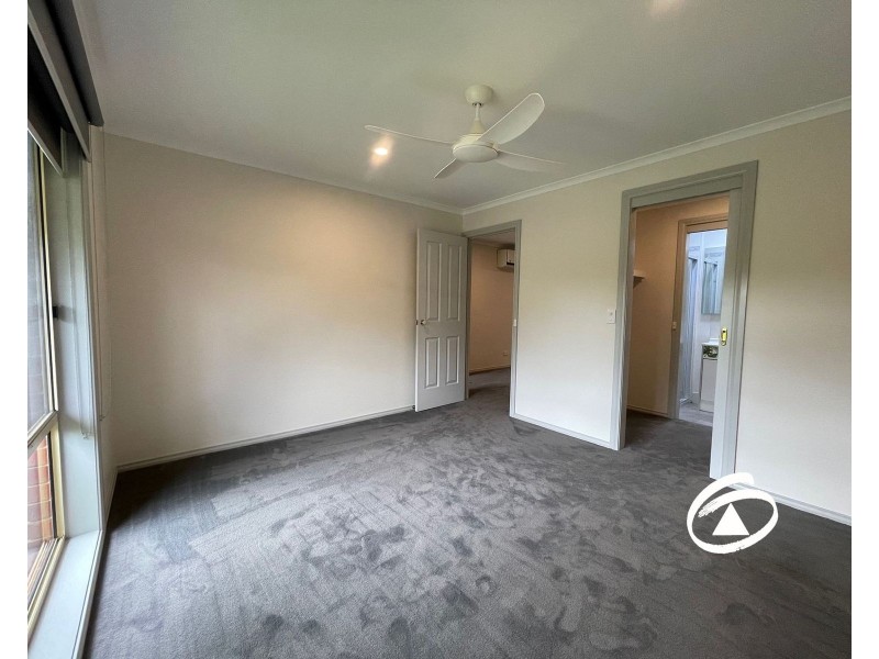 8 Mirrabook Court, Berwick VIC 3806