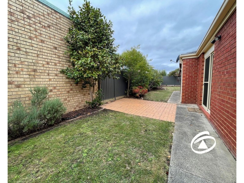 8 Mirrabook Court, Berwick VIC 3806