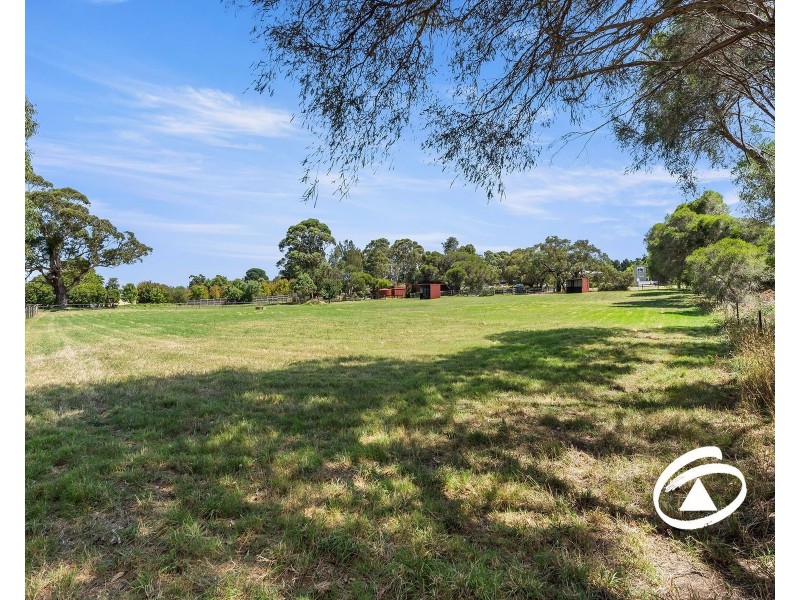 2 Ryan Road, Pakenham VIC 3810