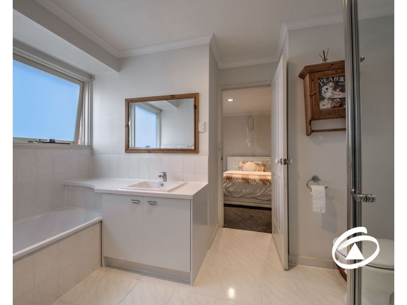 6 Gretel Place, Berwick VIC 3806