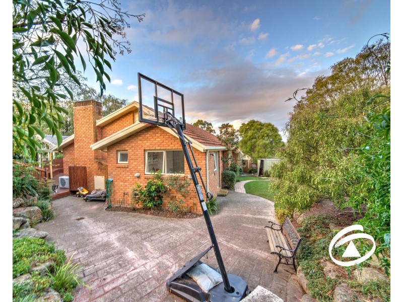 6 Gretel Place, Berwick VIC 3806