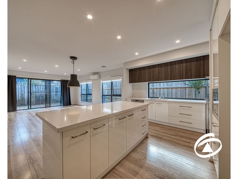 6 Anvil Way, Clyde North VIC 3978