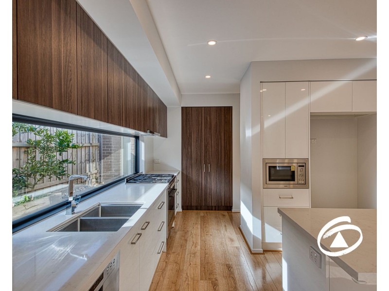 6 Anvil Way, Clyde North VIC 3978