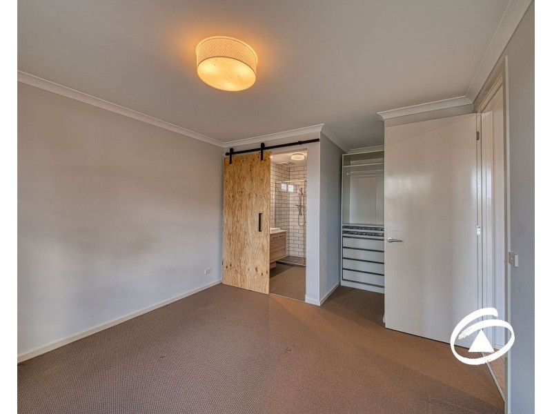 6 Anvil Way, Clyde North VIC 3978