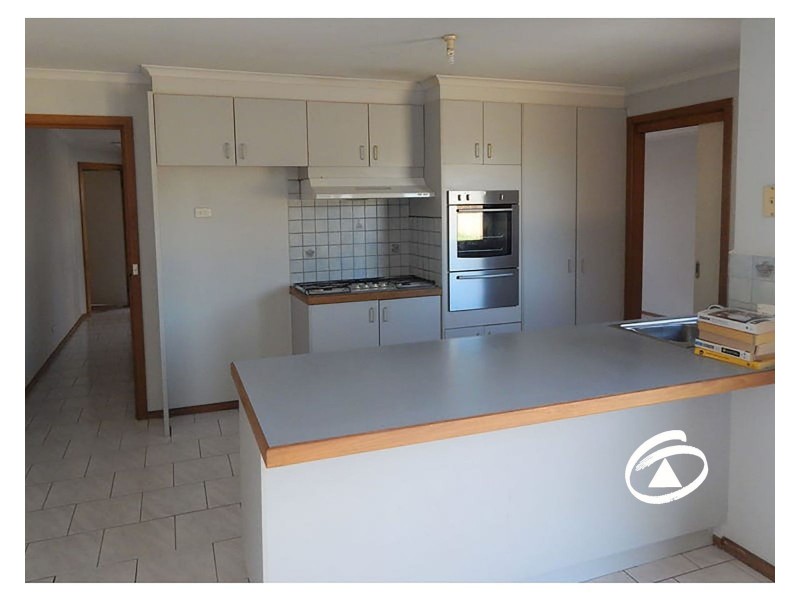 32 General Joshua Drive, Hampton Park VIC 3976