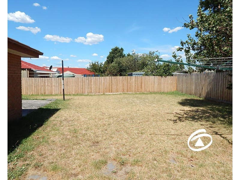 32 General Joshua Drive, Hampton Park VIC 3976