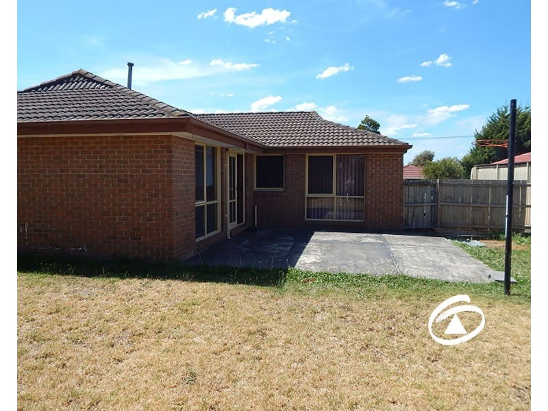 32 General Joshua Drive, Hampton Park VIC 3976