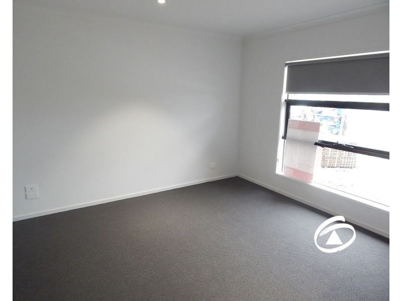 5 Viewbank Road, Clyde North VIC 3978