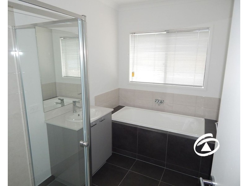 5 Viewbank Road, Clyde North VIC 3978