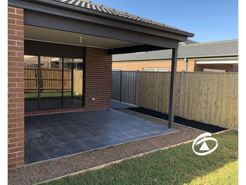 5 Viewbank Road, Clyde North VIC 3978