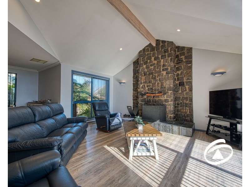 6 Valley View Crescent, Berwick VIC 3806