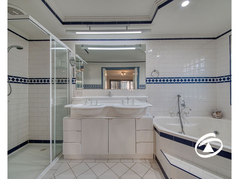 6 Valley View Crescent, Berwick VIC 3806