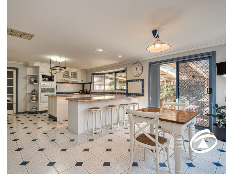 6 Valley View Crescent, Berwick VIC 3806