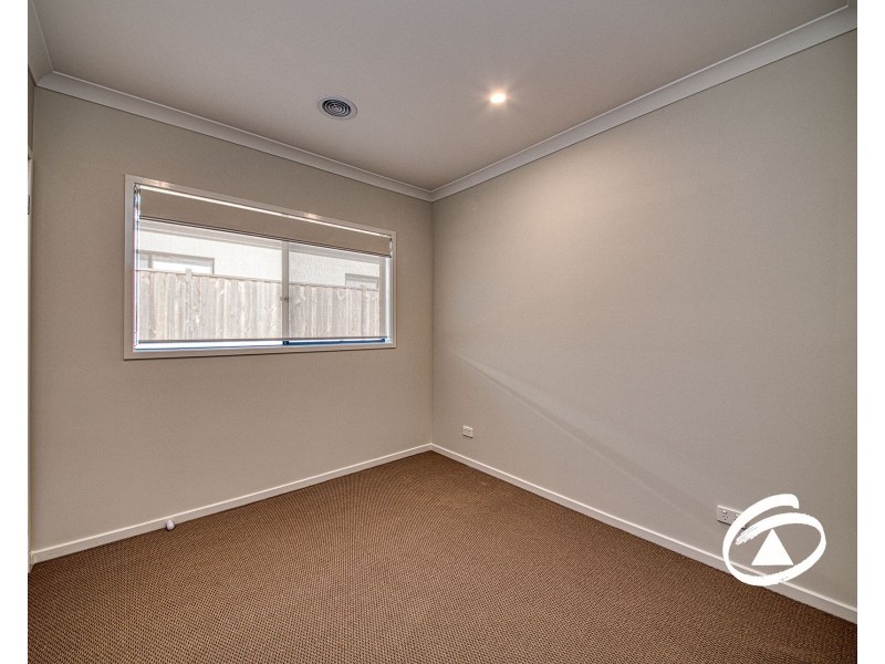 27 Cilroy Crescent, Cranbourne South VIC 3977