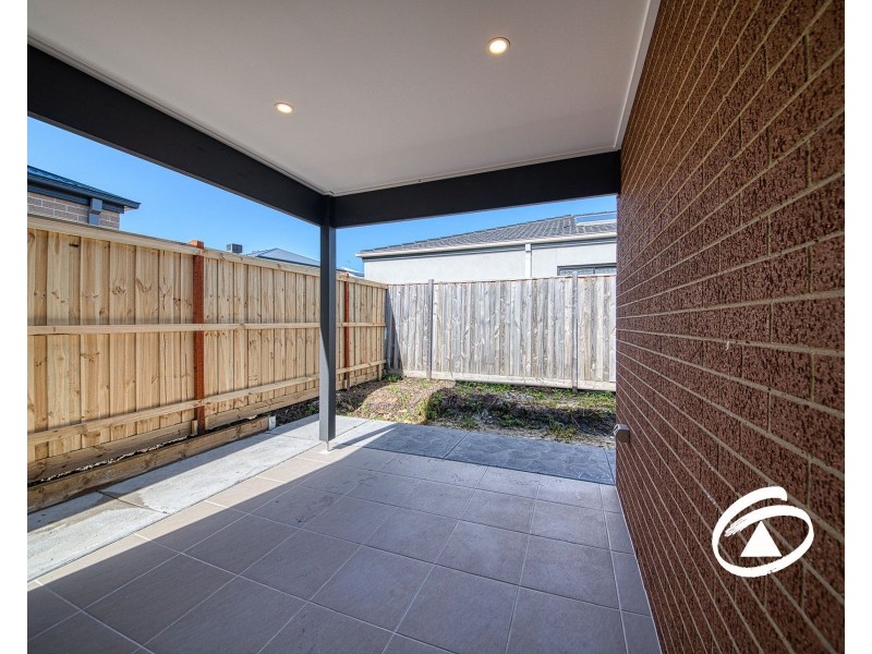 27 Cilroy Crescent, Cranbourne South VIC 3977