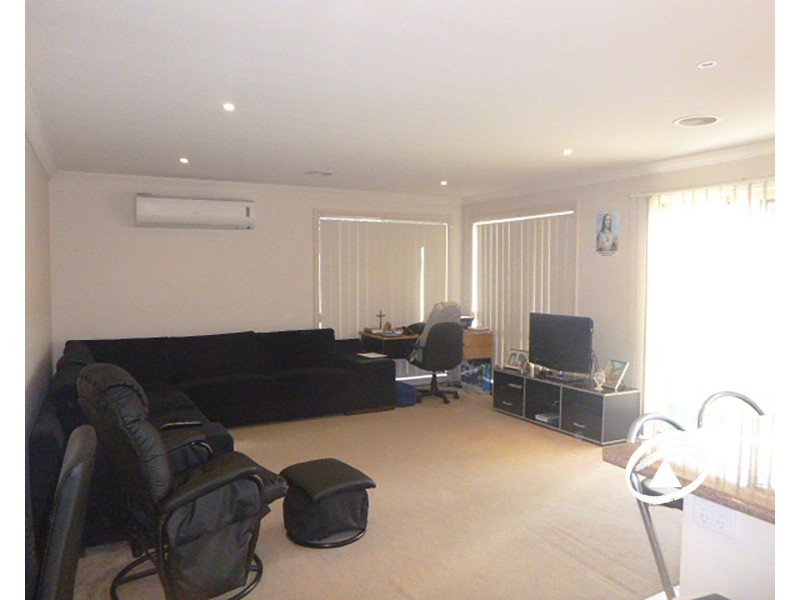 73 Melzak Way, Berwick VIC 3806