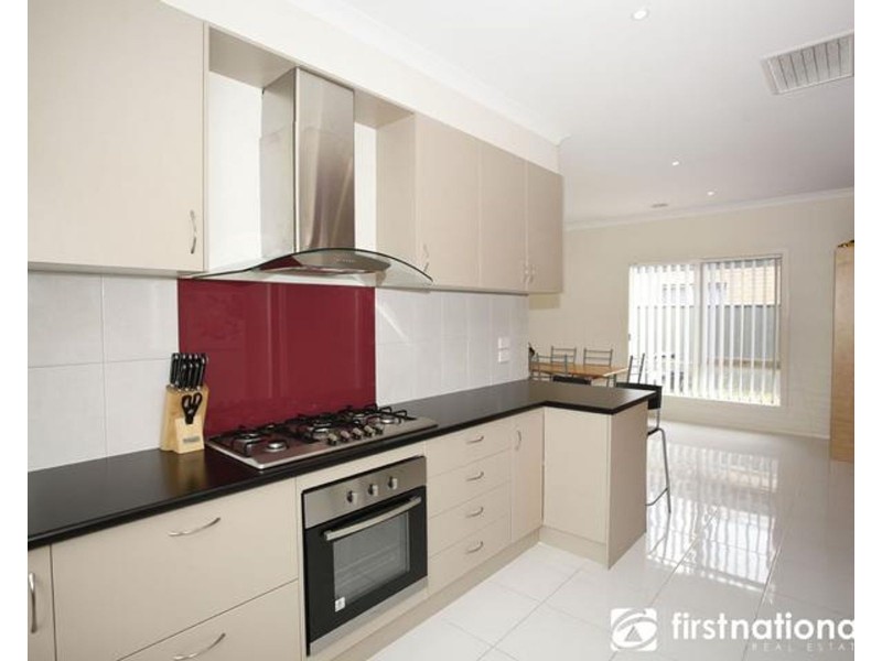 17 Peregrine Street, Cranbourne North VIC 3977