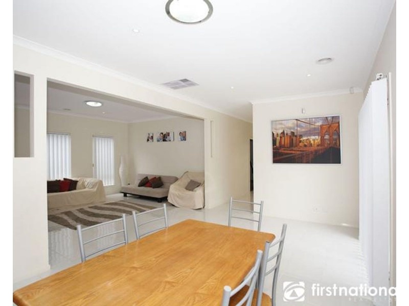 17 Peregrine Street, Cranbourne North VIC 3977