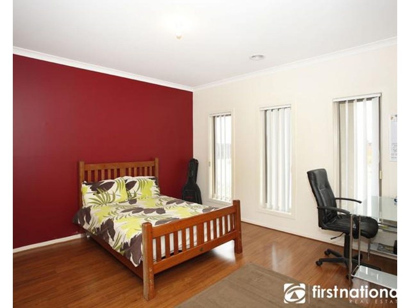 17 Peregrine Street, Cranbourne North VIC 3977