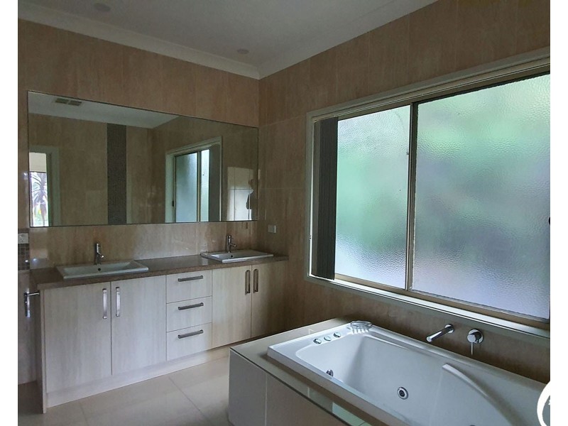 17 Avenview Drive, Narre Warren North VIC 3804