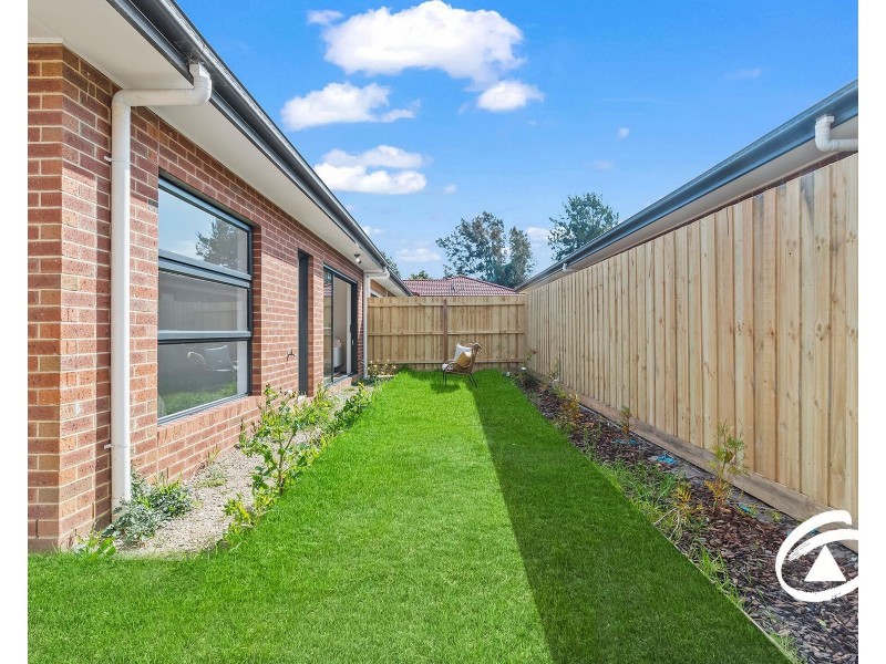 18 Karoonda Way, Hampton Park VIC 3976