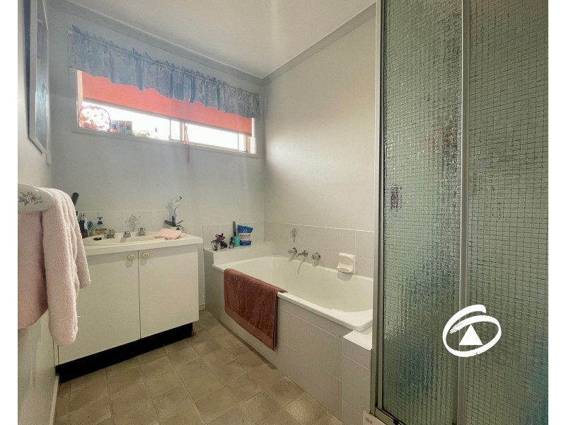 2/57 Amber Crescent, Narre Warren VIC 3805