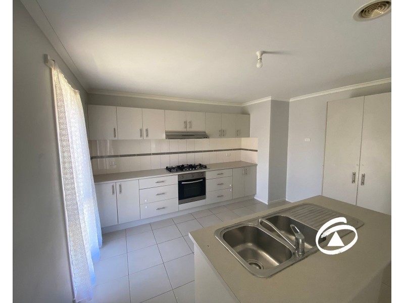 19 Lemon Thyme Way, Lynbrook VIC 3975