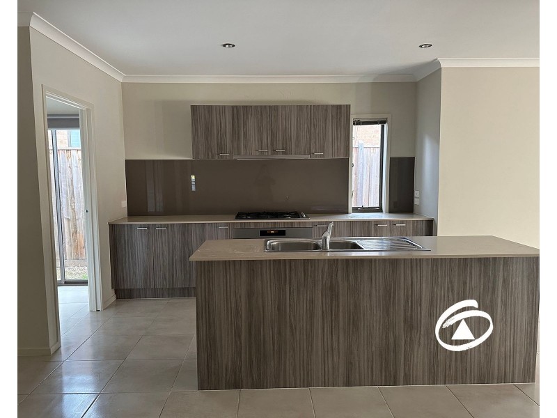 2 Grande Belmond Avenue, Clyde VIC 3978